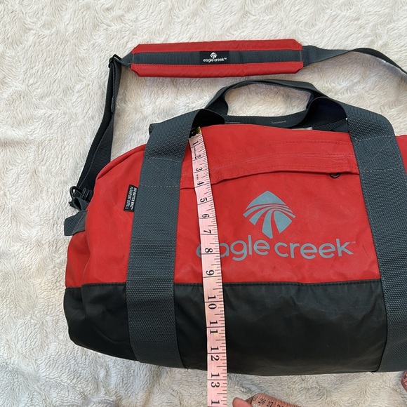 Eagle Creek Red Duffel - Picture 3 of 16
